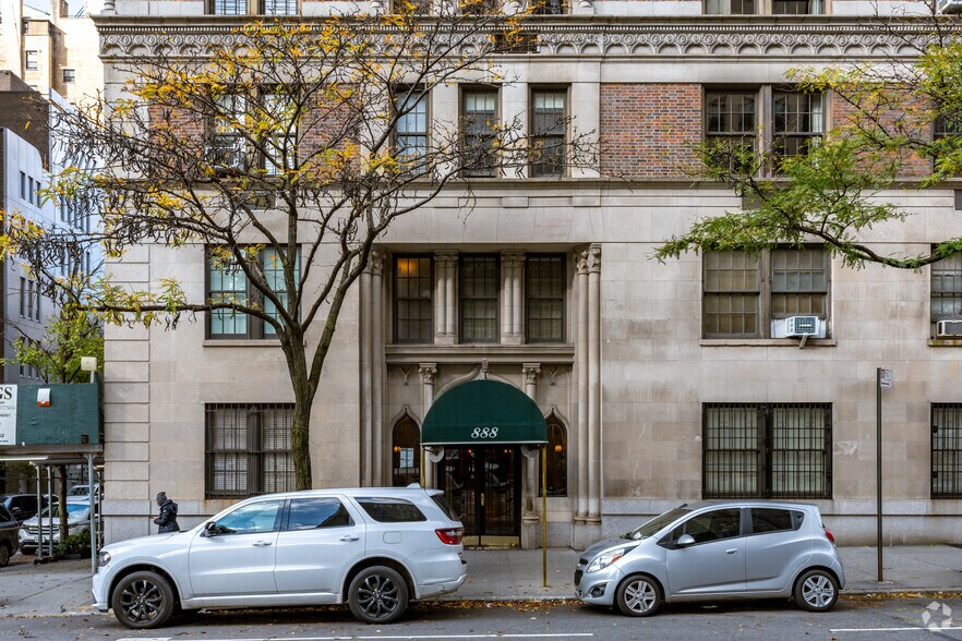 More Photos Of 888 Park Ave, New York Multifamily For Sale
