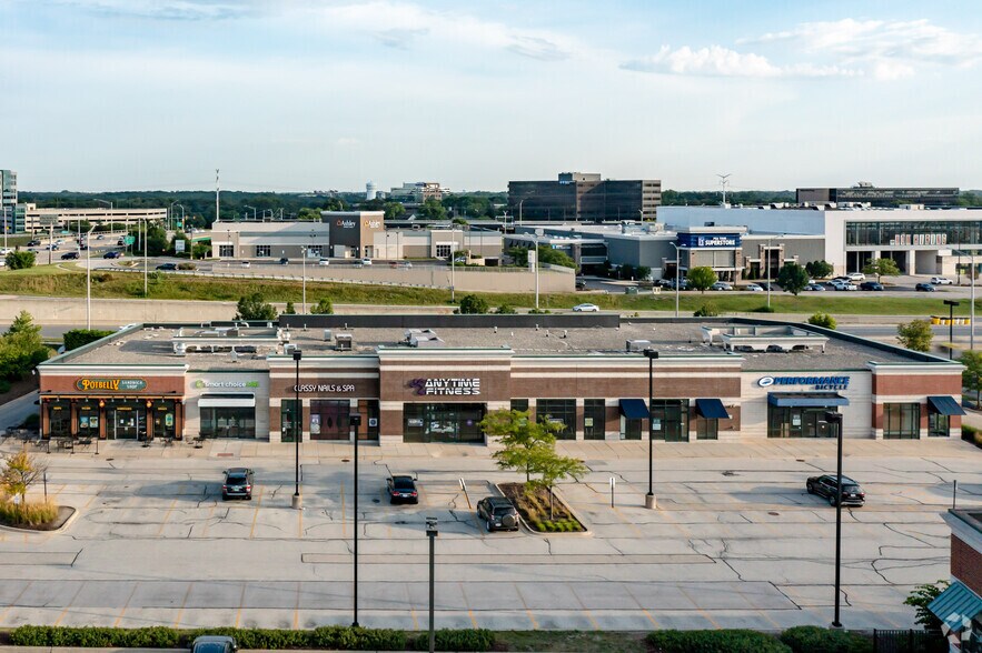 More Photos Of 2830 S Highland Ave, Lombard Storefront For Lease