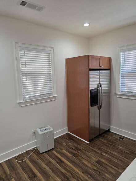 More Photos Of 981 Martin Luther King Jr Dr, Atlanta Office Residential For Lease