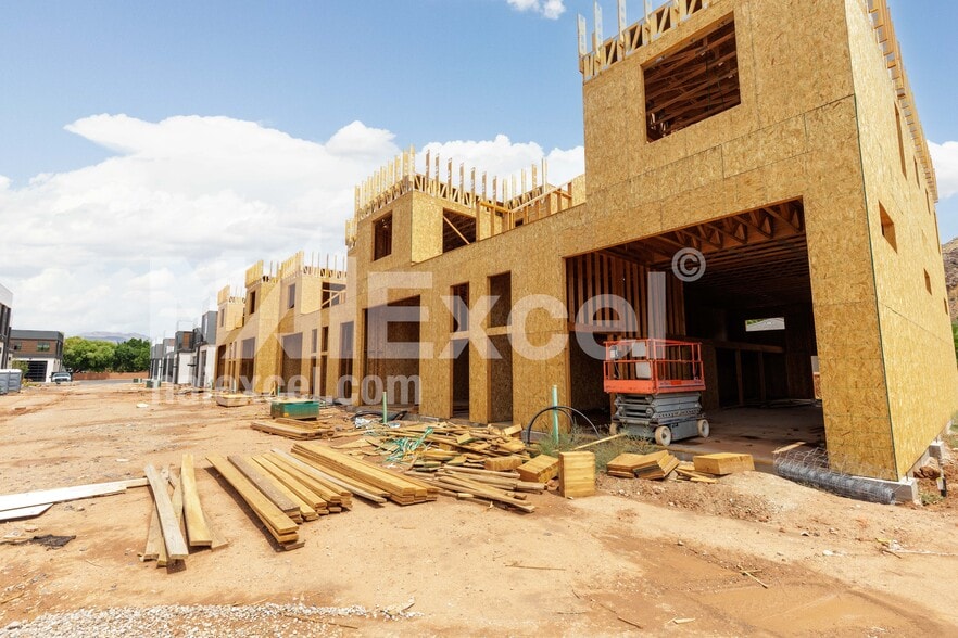 More Photos Of 80 W Center St, La Verkin Light Manufacturing For Sale