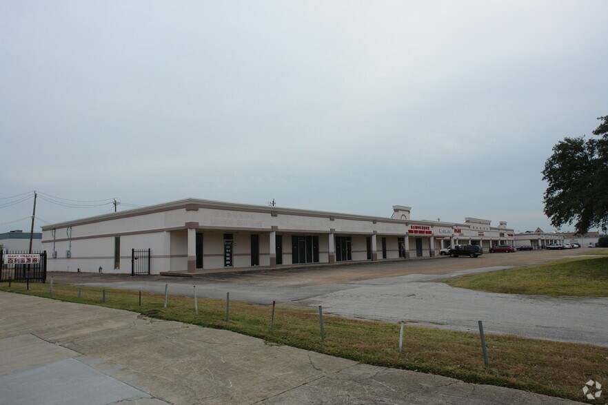 More Photos Of 6515 Corporate Dr, Houston Storefront Retail Office For Sale