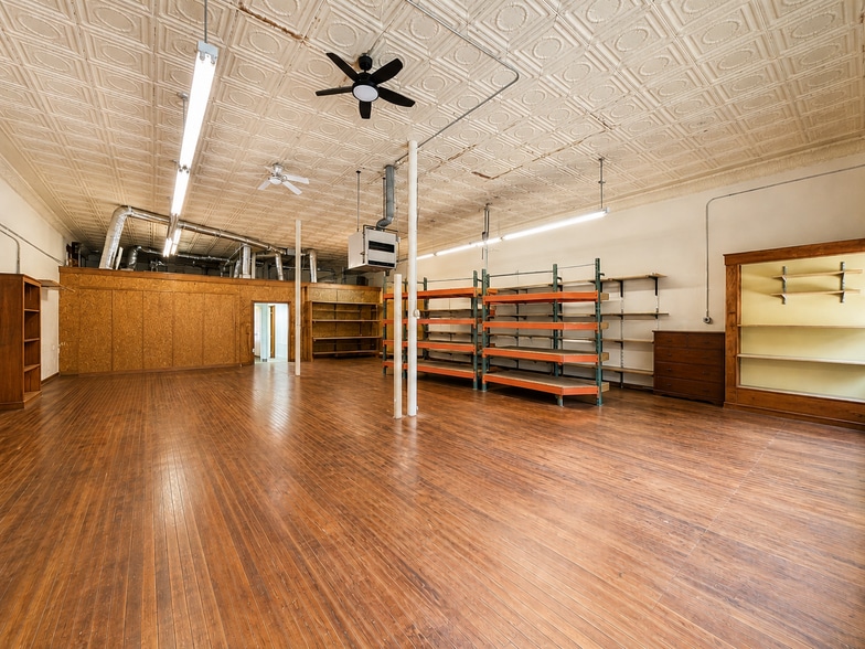 More Photos Of 104 W Swannanoa Ave, Liberty General Retail For Sale