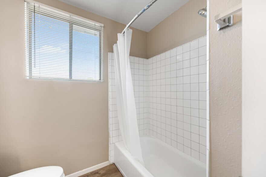 More Photos Of 1050 Gaviota Ave, Long Beach Apartments For Sale