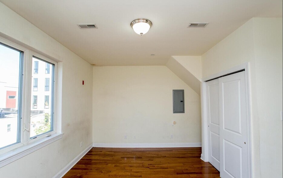 More Photos Of 1860 Frankford Ave, Philadelphia Storefront Retail Residential For Sale