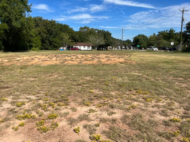 More Photos Of 201 E Powell St, Willis Land For Sale