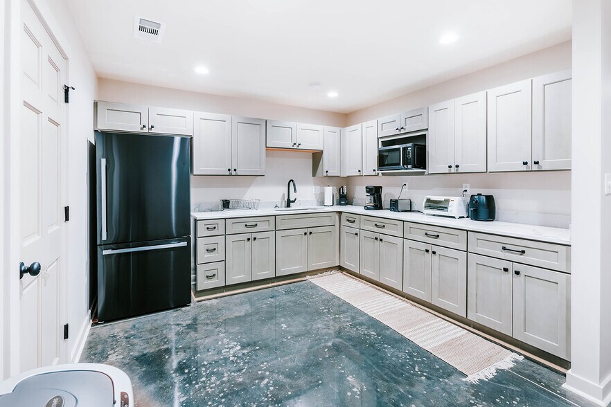 More Photos Of 4900 Highway 98 E, Comer Warehouse For Sale