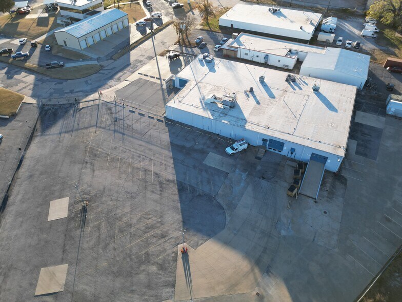 More Photos Of 6923 E 14th St, Tulsa Service For Sale