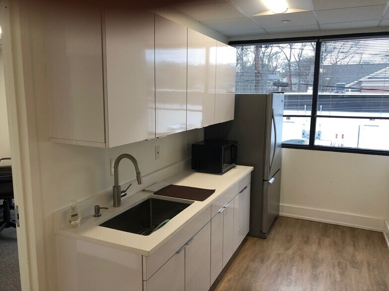 More Photos Of 565 Benfield Rd, Severna Park Medical For Lease