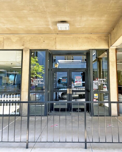 More Photos Of 1320 N Market St, Wilmington Showroom For Sale