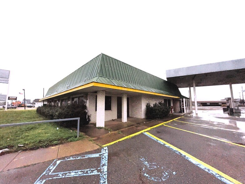 More Photos Of 1111 N Market St, Shreveport Convenience Store For Sale