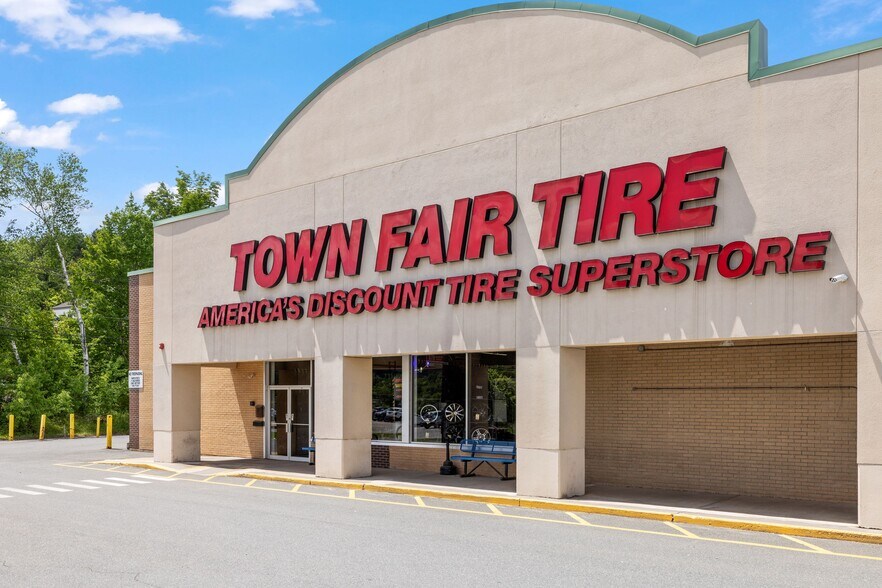 More Photos Of 570 Meadow St, Littleton Unknown For Lease