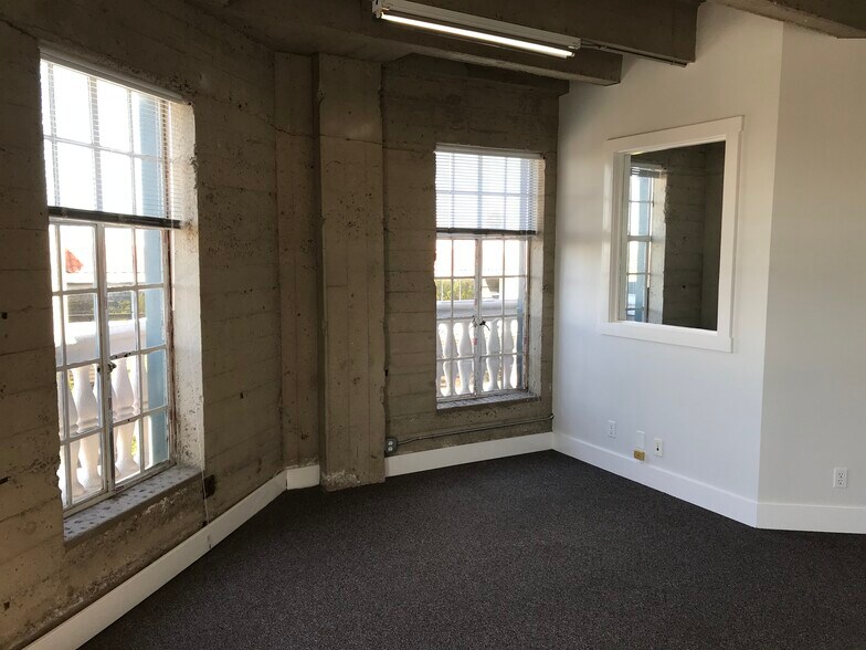 More Photos Of 3911 5th Ave, San Diego Loft Creative Space For Lease