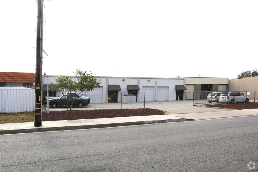 More Photos Of 7112-7118 De Celis Pl, Van Nuys Warehouse For Sale