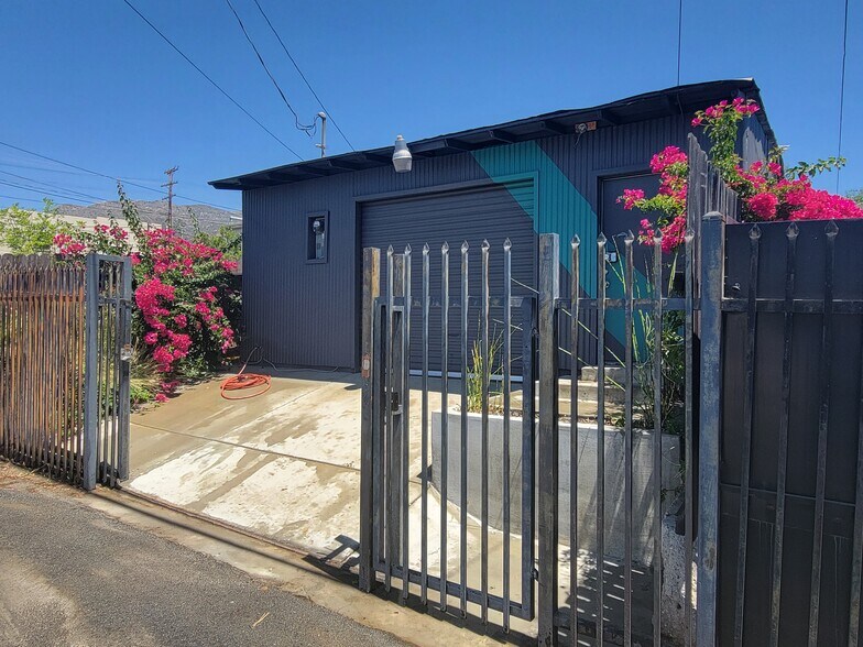 More Photos Of 9939 Commerce Ave, Tujunga Storefront For Lease