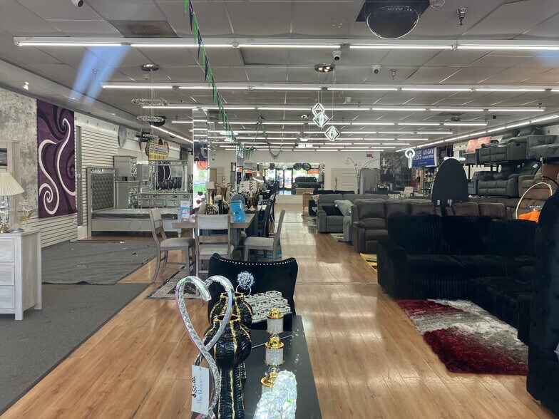 More Photos Of 4115 211th St, Matteson Storefront For Lease