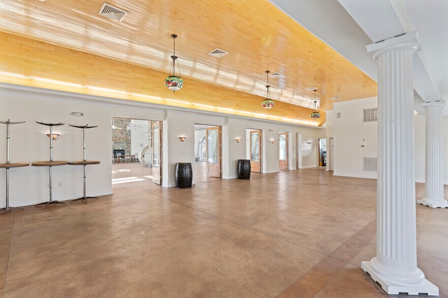 More Photos Of 23130 Briar Patch Ln, Middleburg Hospitality For Sale