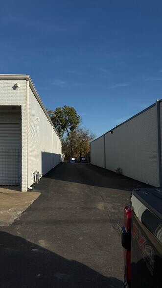More Photos Of 13534 Floyd Cir, Dallas Light Manufacturing For Lease