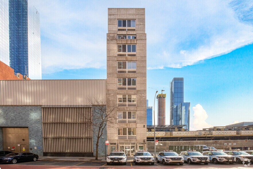 More Photos Of 534 W 42nd St, New York Multifamily For Sale