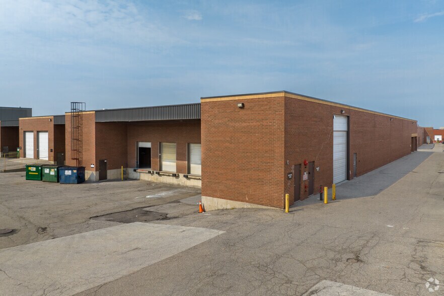 More Photos Of 335 Admiral Blvd, Mississauga Unknown For Lease