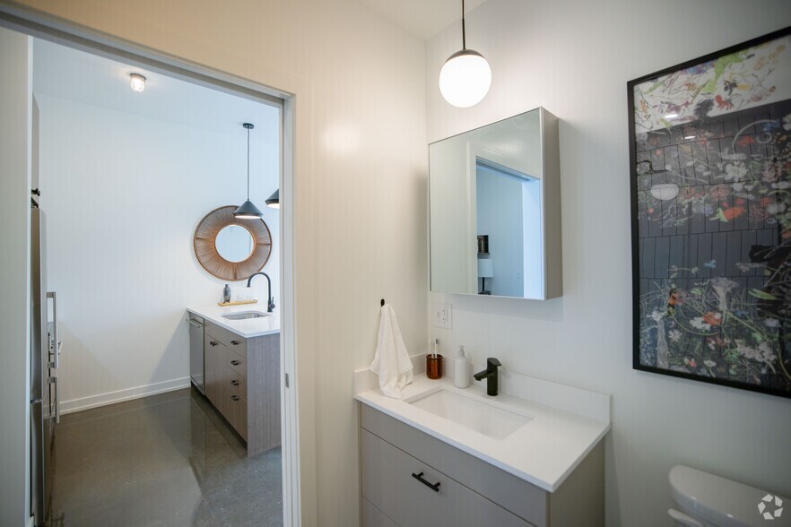 More Photos Of 1135 W Winona St, Chicago Apartments For Lease