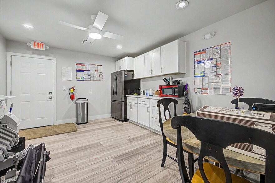 More Photos Of 6470 W Desert Inn Rd, Las Vegas Coworking Space