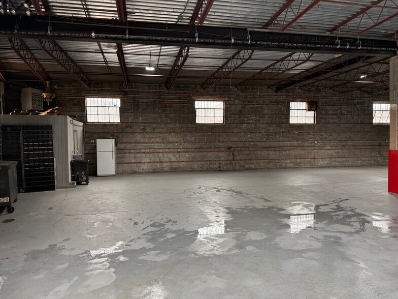 More Photos Of 1401 Commerce Ave, Bronx Warehouse For Lease