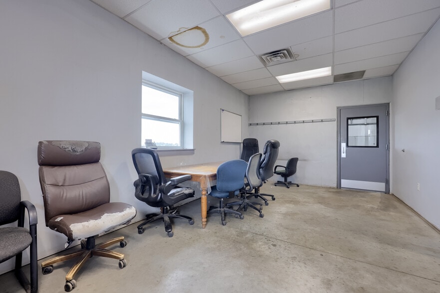 More Photos Of 608 Fairview Rd, Manheim Specialty For Lease