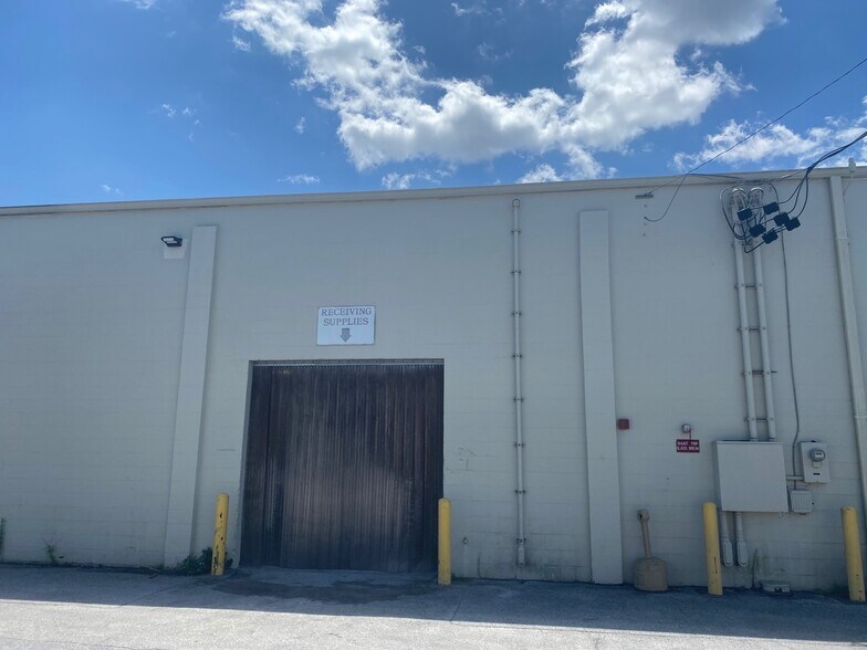 More Photos Of 2481 Dinneen Ave, Orlando Warehouse For Lease