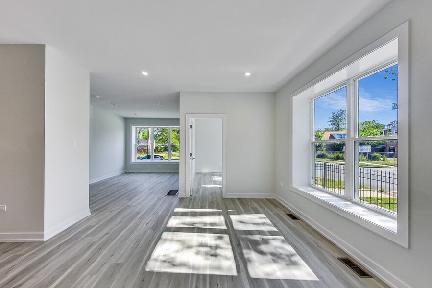 More Photos Of , Chicago Multifamily For Sale