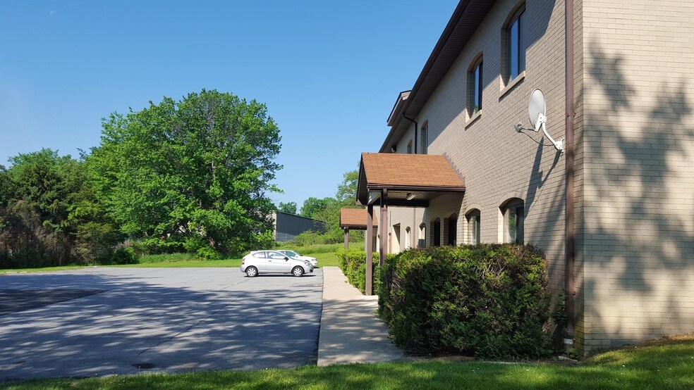 More Photos Of 682 E Main St, Middletown Medical For Lease