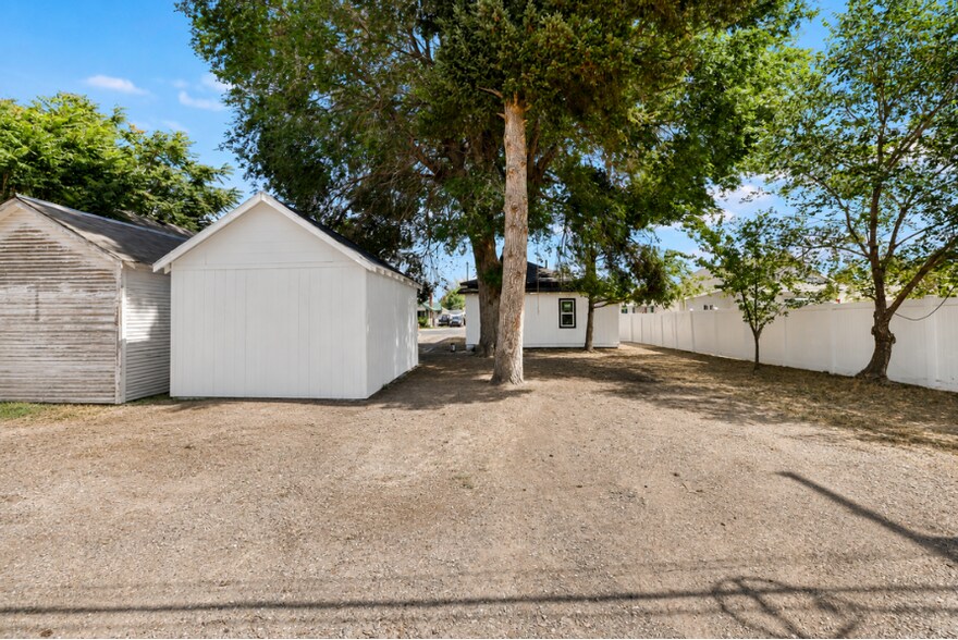 More Photos Of 1818 Overland Ave, Burley Office For Lease