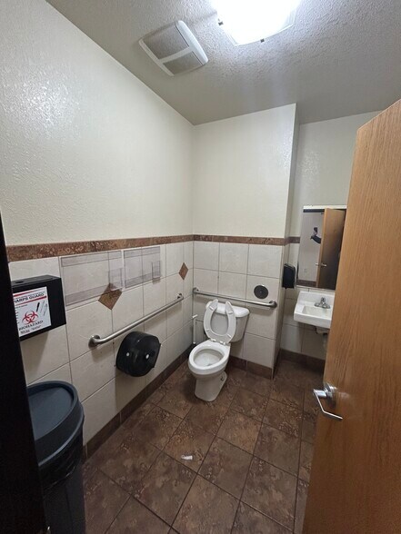 More Photos Of 424 W Main St, Cambridge Service Station For Sale