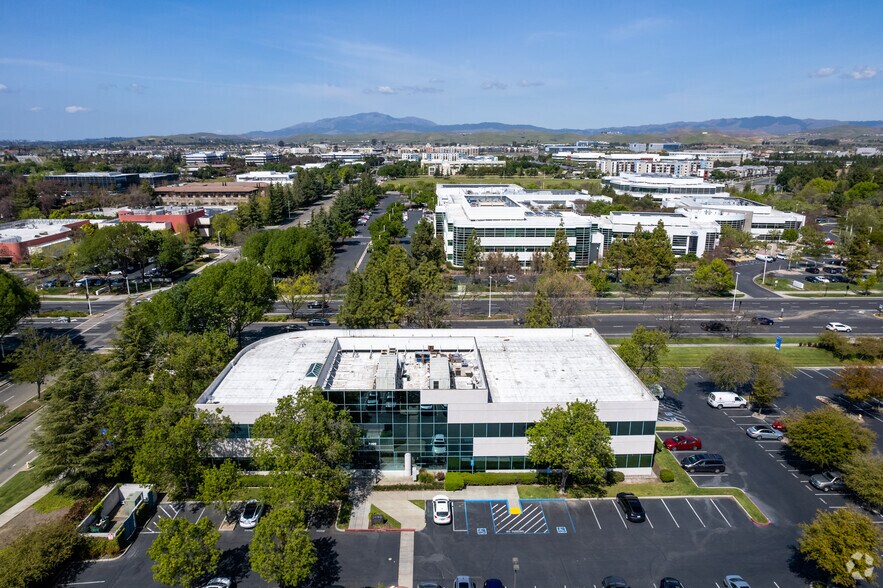 More Photos Of 5890 Stoneridge Dr, Pleasanton Medical For Lease