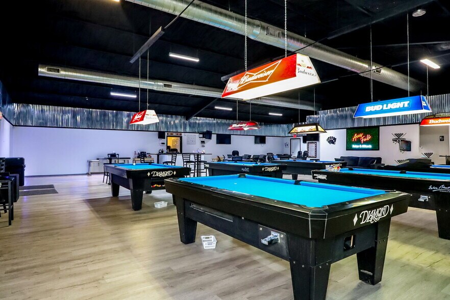 More Photos Of 2715 US Highway 69 N, Lufkin Bar For Sale