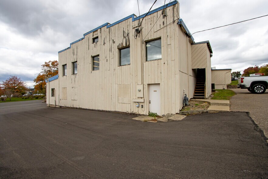 More Photos Of 160 S Columbus St, Wooster Warehouse For Lease