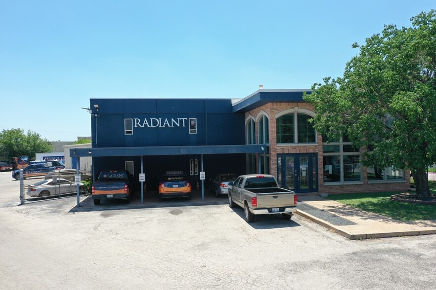 More Photos Of 901 Reinli St, Austin Showroom For Sale