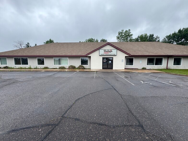 More Photos Of 5833 Pecan St, North Branch Office For Sale