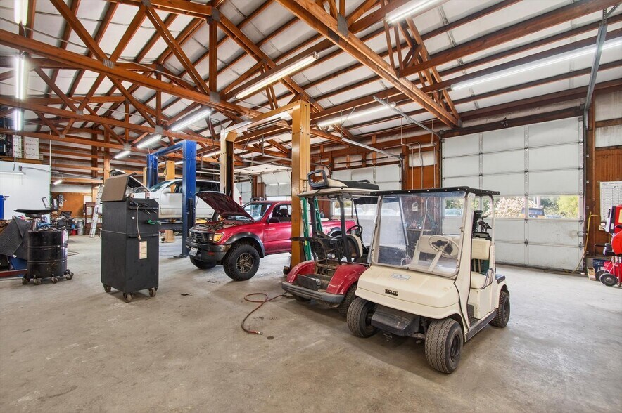 More Photos Of 305 E State Route 4, Cathlamet Auto Repair For Sale