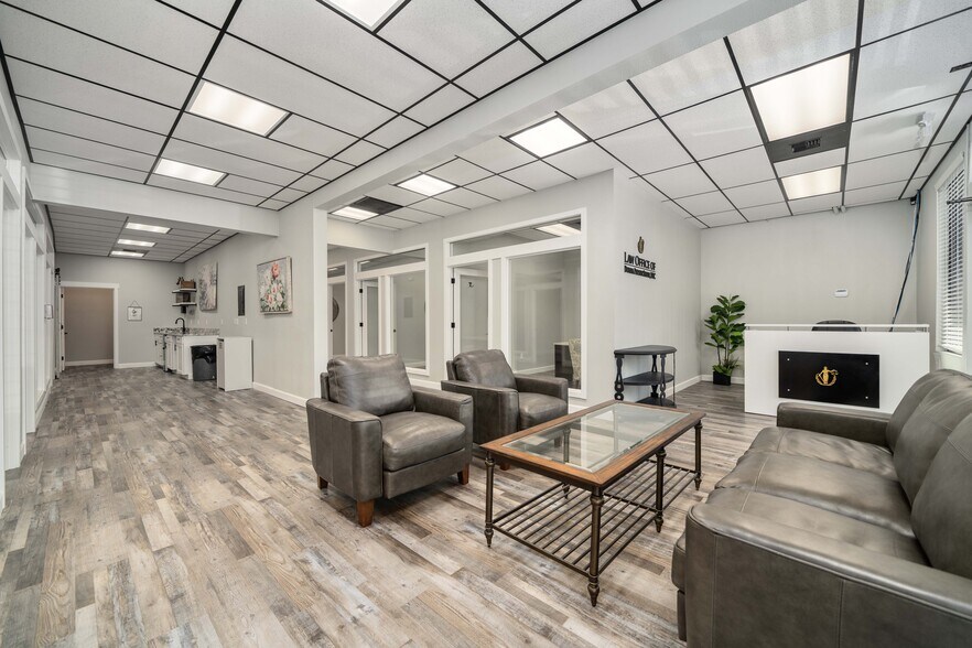 More Photos Of 14718 Union Ave SW, Lakewood Office For Sale