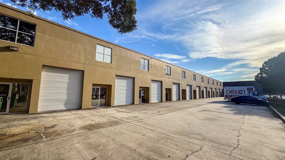 More Photos Of 709 Silver Palm Ave, Melbourne Warehouse For Lease