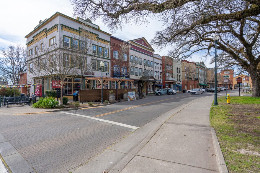 More Photos Of 9071 Windsor Rd, Windsor General Retail For Lease