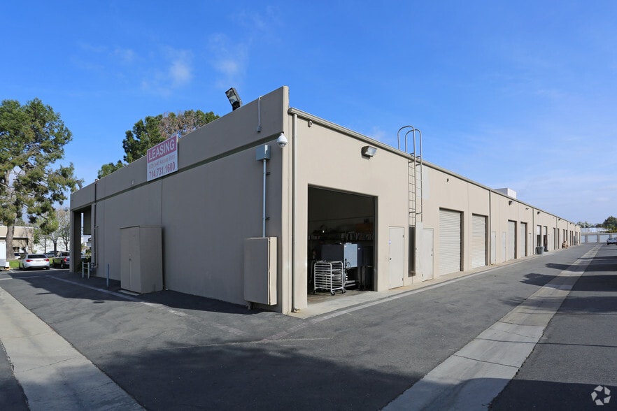 More Photos Of 11661 Martens River Cir, Fountain Valley Light Manufacturing For Lease