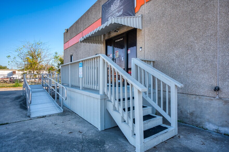 More Photos Of 414 Culebra Rd, San Antonio Light Manufacturing For Lease