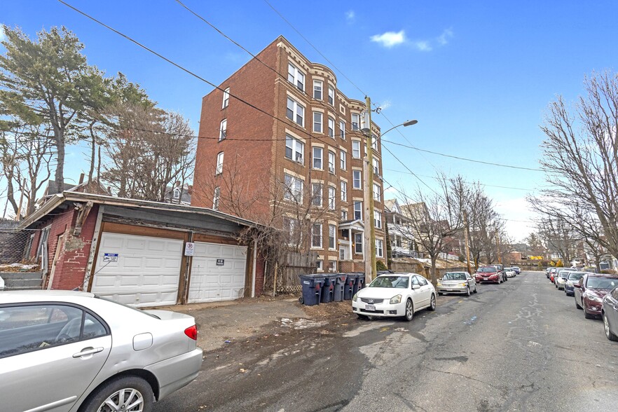 More Photos Of 37 Clinton Ave, Holyoke Apartments For Sale