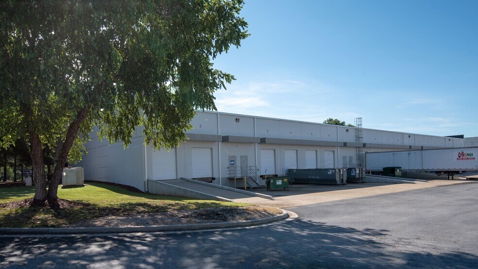 More Photos Of 5651 Old Dixie Hwy, Forest Park Light Distribution For Lease