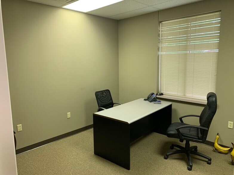 More Photos Of 1001 N Hickory Rd, South Bend Office For Lease