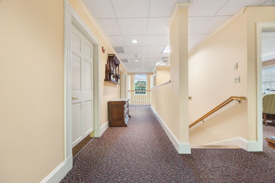 More Photos Of 828 Lynn Fells Pky, Melrose Office For Lease