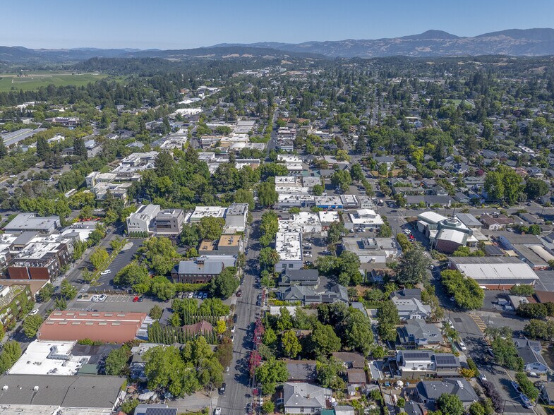 More Photos Of 230 Center St, Healdsburg Office For Lease