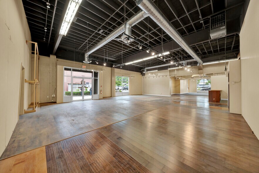 More Photos Of 1353-1363 Main St, North Vancouver District Storefront Retail Office For Lease