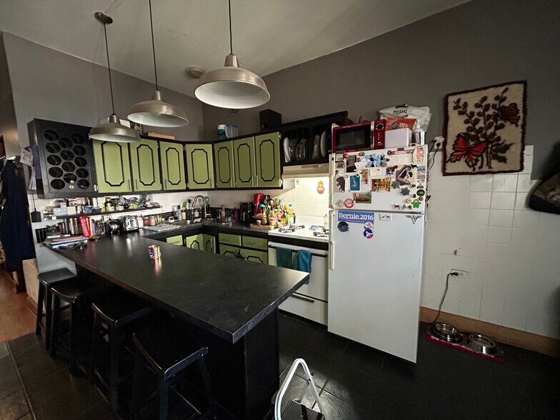 More Photos Of 2620 W Evergreen Ave, Chicago Apartments For Sale